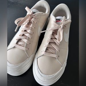 Nike Court Legacy Lift